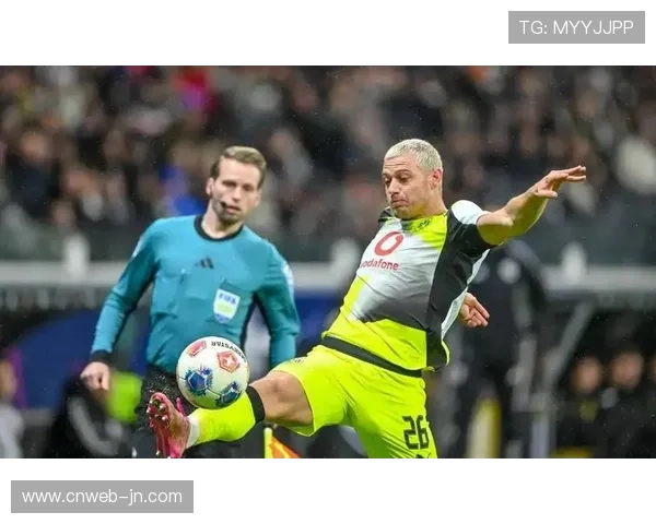 多特蒙德补时阶段连入两球，客场惊险绝平法兰克福